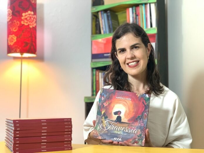 Lançamento de “Travessia” em São Sebastião celebra a jornada humana, a sensibilidade e a autodescoberta