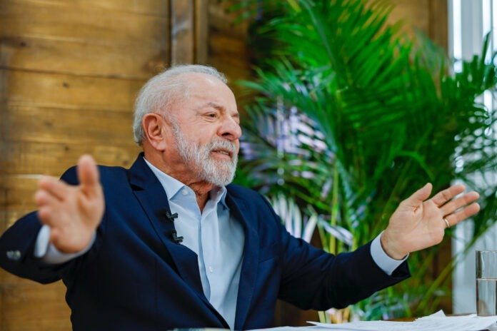 Lula aceita convite de Sánchez para visita à Espanha em abril