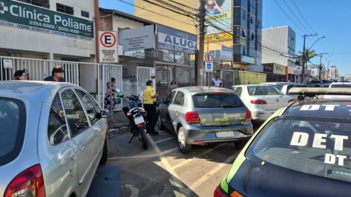 Detran-DF realiza operação em vagas especiais em Taguatinga