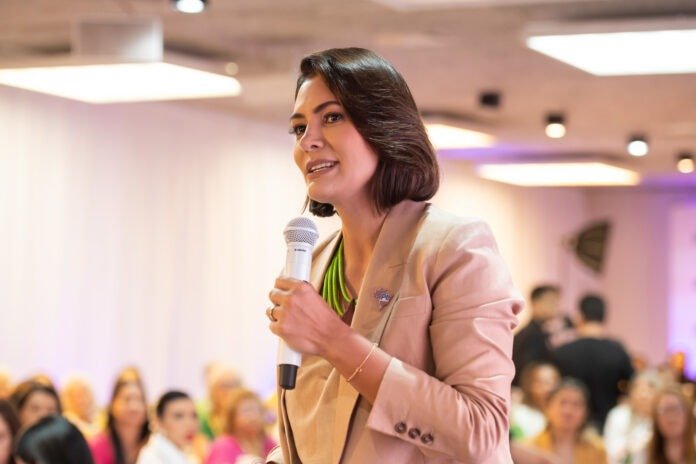 Michelle diz que Bolsonaro se entristece com ataques a aliados após eleição