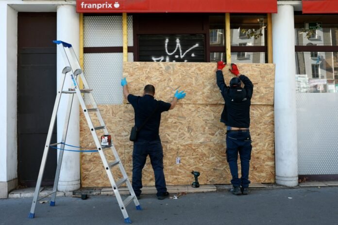 AFP__20261030__D4WV683__v1__MidRes__FranceSocialDemo.jpg França mobiliza 70 mil policiais e gendarmes para protestos de alto risco
