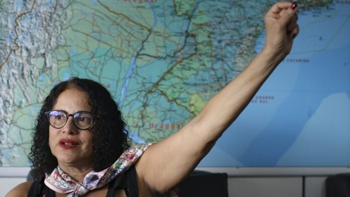 LucianaSantos-Ministra-CieniaETecnologia-22-1200x6-1.jpg Luciana Santos diz que programa evitou saída de mais de 2.500 pesquisadores