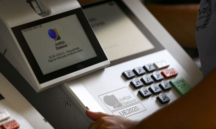 lacracao-urnas-eletronicas_mcamgo_abr_210920221818-12.jpg